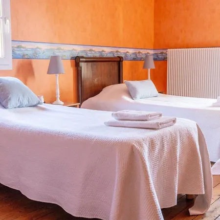 Les Oiseaux_a Avec Piscine Chauffee